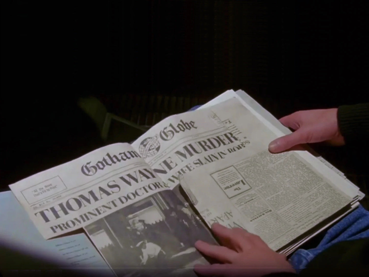 Batman-Thomas Wayne Murdered Newspaper - Prop Newspaper - Gotham Globe Replica - Michael Keaton - Joker - 1989 Batman Prop