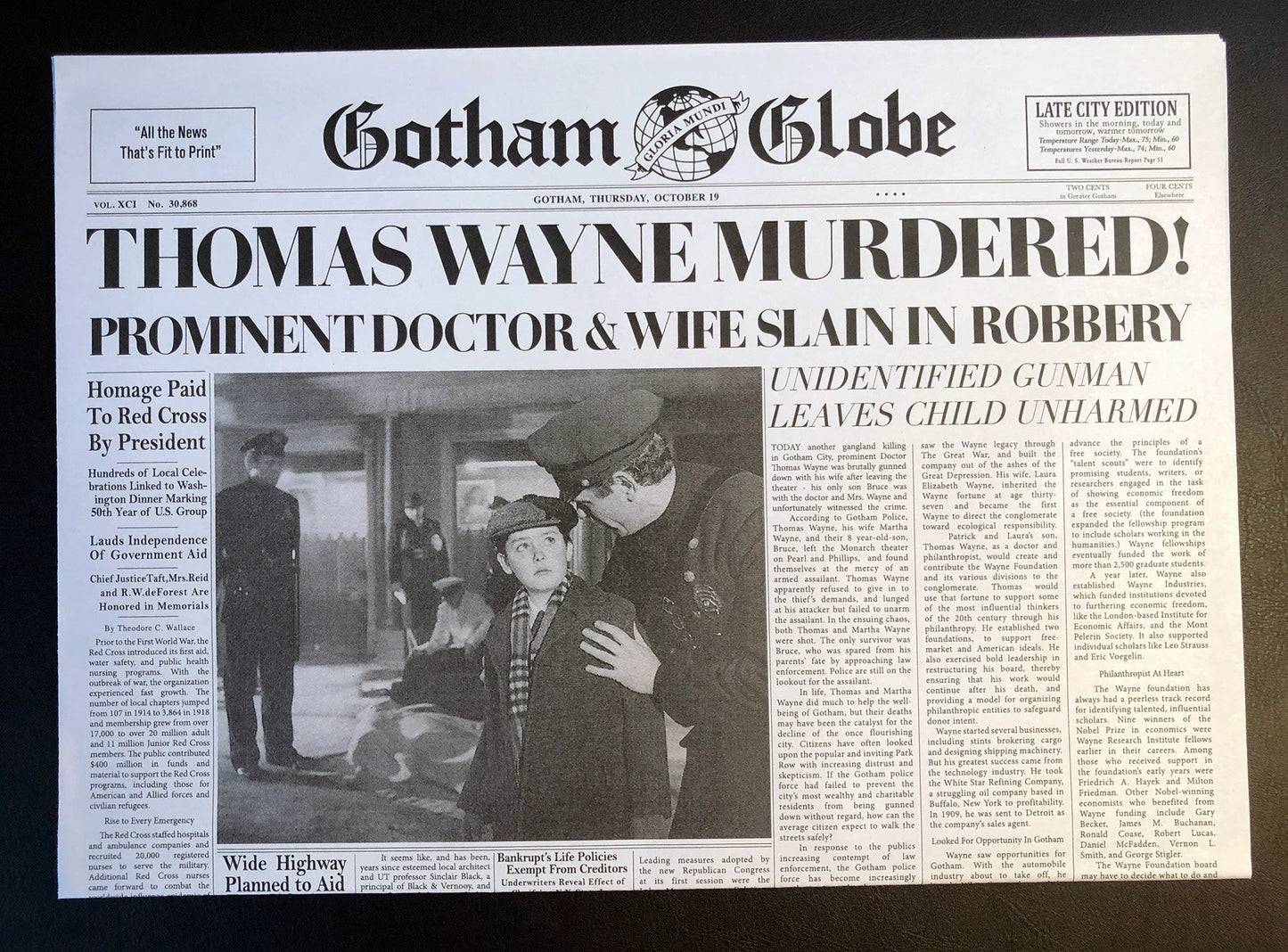 Batman-Thomas Wayne Murdered Newspaper - Prop Newspaper - Gotham Globe Replica - Michael Keaton - Joker - 1989 Batman Prop