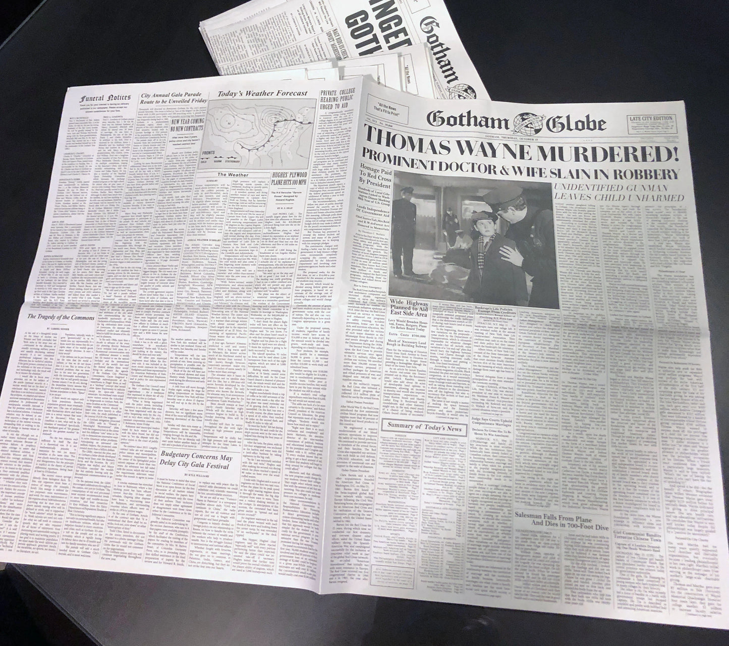 Batman-Thomas Wayne Murdered Newspaper - Prop Newspaper - Gotham Globe Replica - Michael Keaton - Joker - 1989 Batman Prop