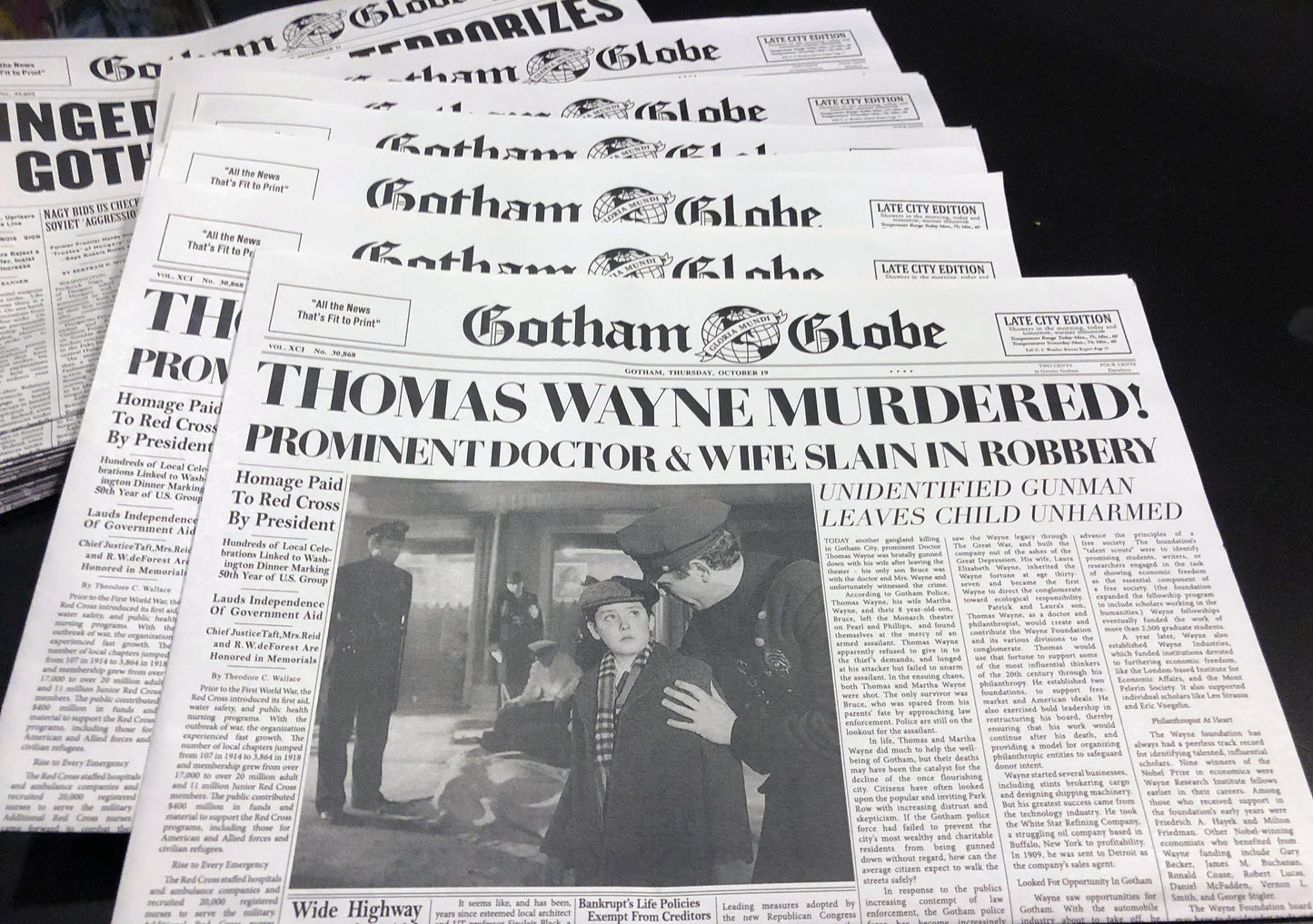 Batman-Thomas Wayne Murdered Newspaper - Prop Newspaper - Gotham Globe Replica - Michael Keaton - Joker - 1989 Batman Prop